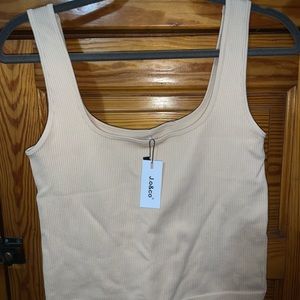 Cropped and ribbed beige tank top